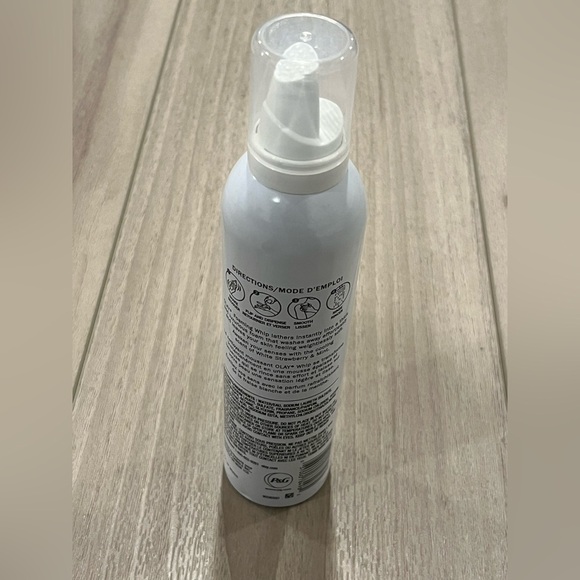 Olay Foaming Whip Body Wash Strawberry & Mint, 10.3 fl oz, Discontinued - Picture 2 of 4